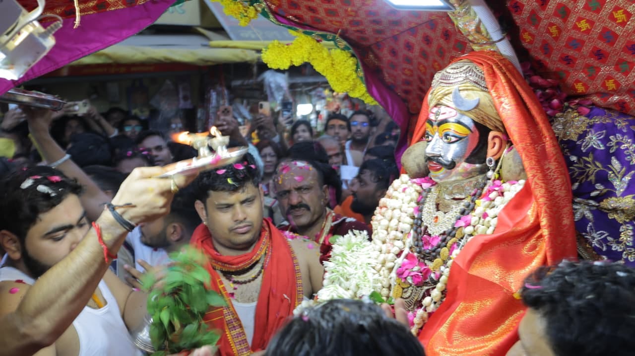 महाकाल की सवारी: साढ़े सात लाख श्रद्धालुओं की मौजूदगी में बाबा ने दिए चार स्वरूपों में दर्शन, भक्त हुए निहाल